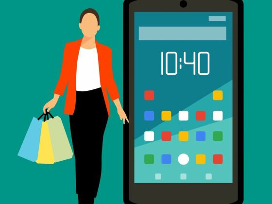 Una donna fa shopping e accanto a lei vi è uno smartphone